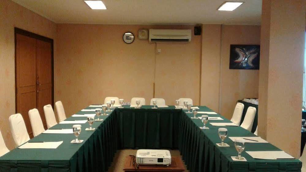 Hotel Anugerah Palembang Kültér fotó